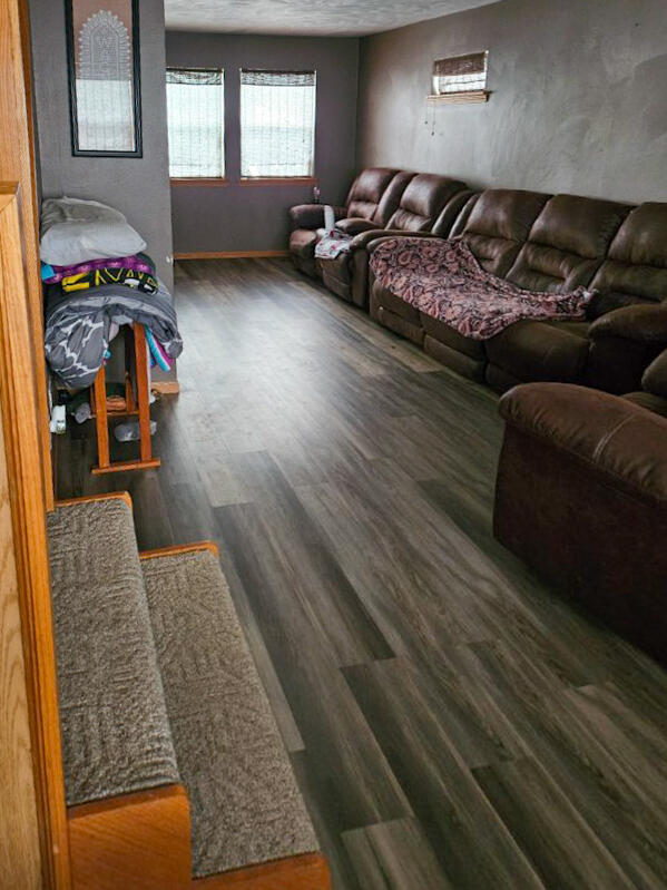 514 East Iowa Street Prairie du Chien, WI 53821 - Photo 6 of 18 Living room