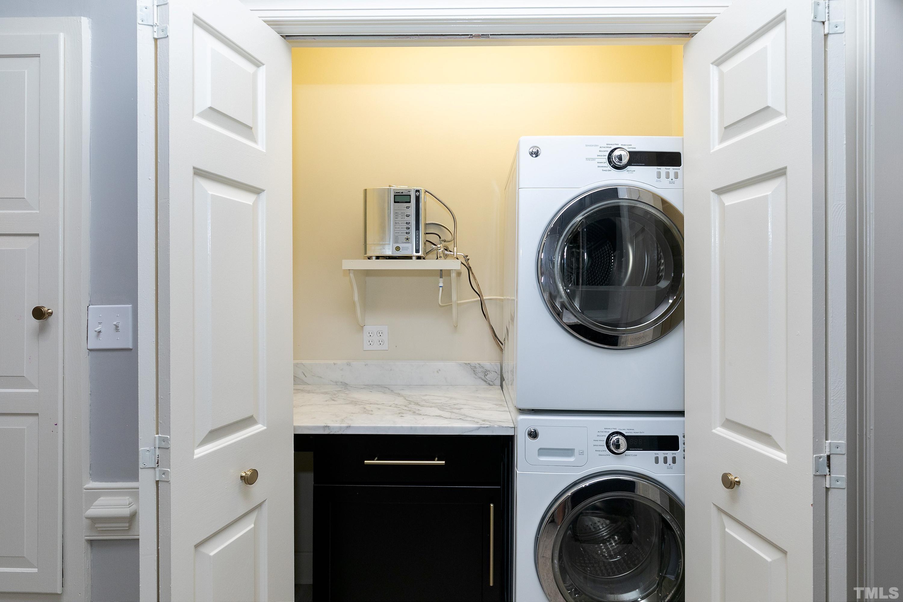 113 Palace Green Cary, NC 27518 - Photo 11 of 32 a utility room with dryer and washer