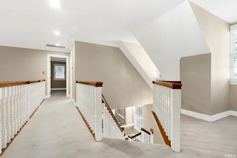 a view of empty room with a ceiling fan