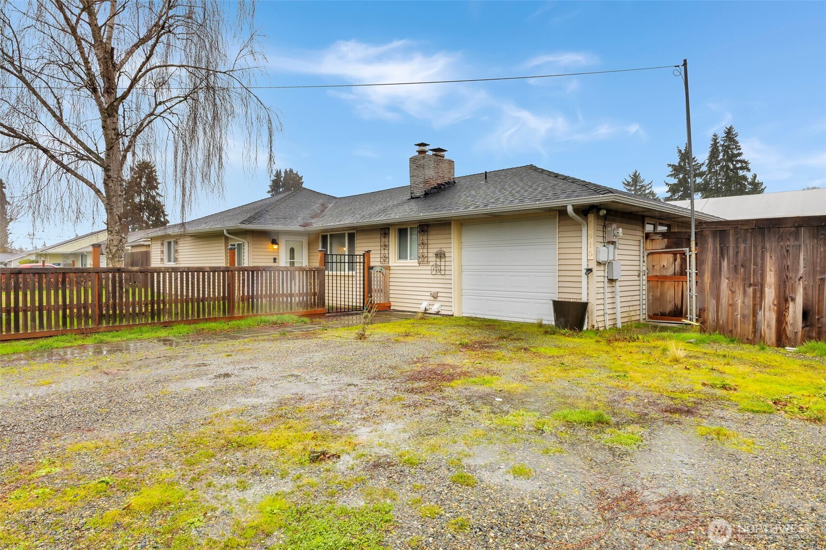10915 Davisson Road Southwest Lakewood, WA 98499 - Photo 2 of 29 a view of a house with a yard and a tub
