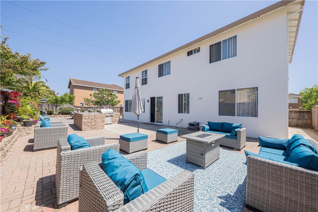 429 Tudor Way Salinas, CA 93906 - Photo 38 of 41 a living room with furniture and a potted plant