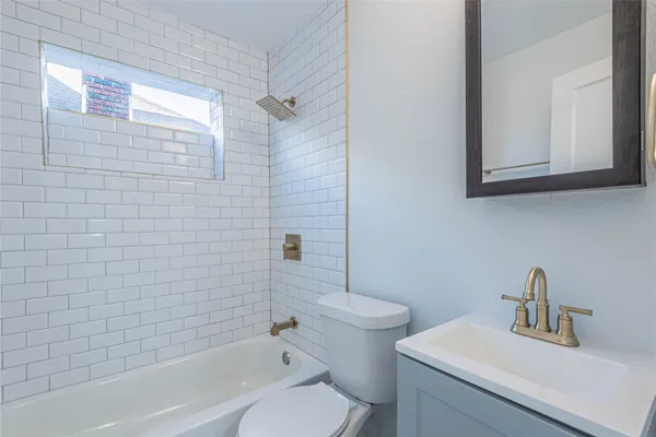 $915 | 2303 Rosewood Street, Unit 2, Houston, TX 77004