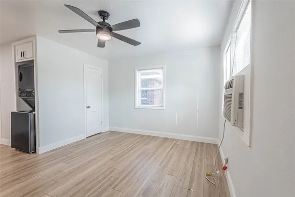 $915 | 2303 Rosewood Street, Unit 2, Houston, TX 77004