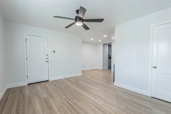 $915 | 2303 Rosewood Street, Unit 2, Houston, TX 77004