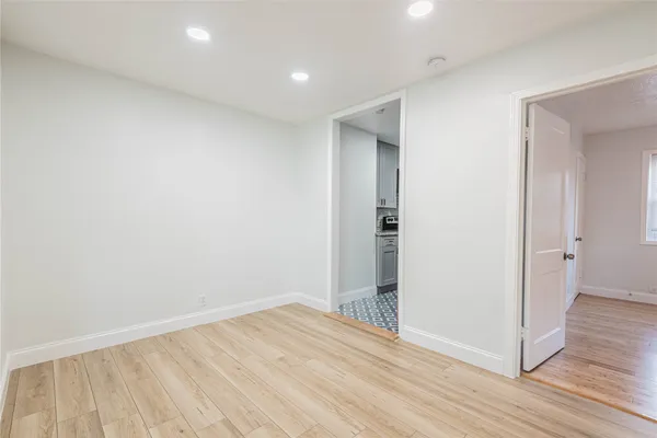 $915 | 2303 Rosewood Street, Unit 2, Houston, TX 77004