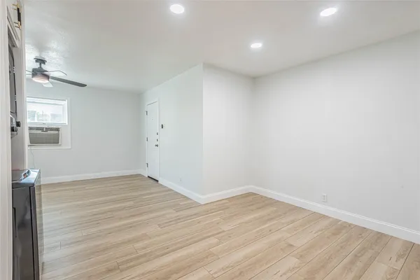$915 | 2303 Rosewood Street, Unit 2, Houston, TX 77004