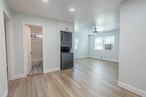 $915 | 2303 Rosewood Street, Unit 2, Houston, TX 77004