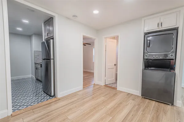 $915 | 2303 Rosewood Street, Unit 2, Houston, TX 77004