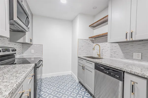 $915 | 2303 Rosewood Street, Unit 2, Houston, TX 77004