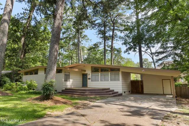 $189,900 | 2067 Southwood Road, Jackson, MS 39211