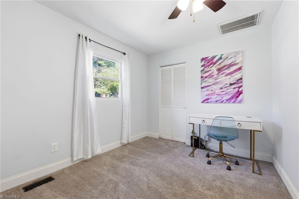 2104 Sheldon Road Greensboro, NC 27405 - Photo 26 of 49