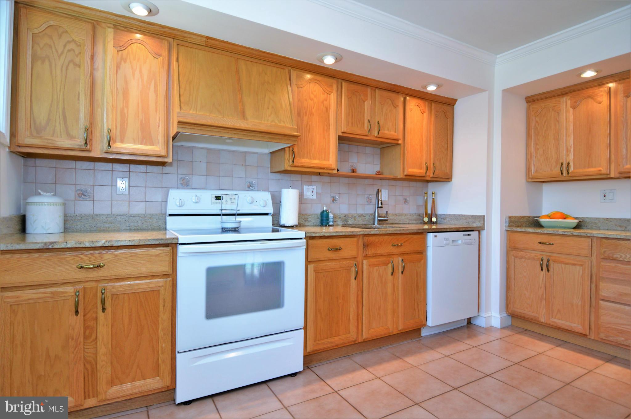 3909 Arcadia Road Alexandria, VA 22312 - Photo 20 of 29 Kitchen