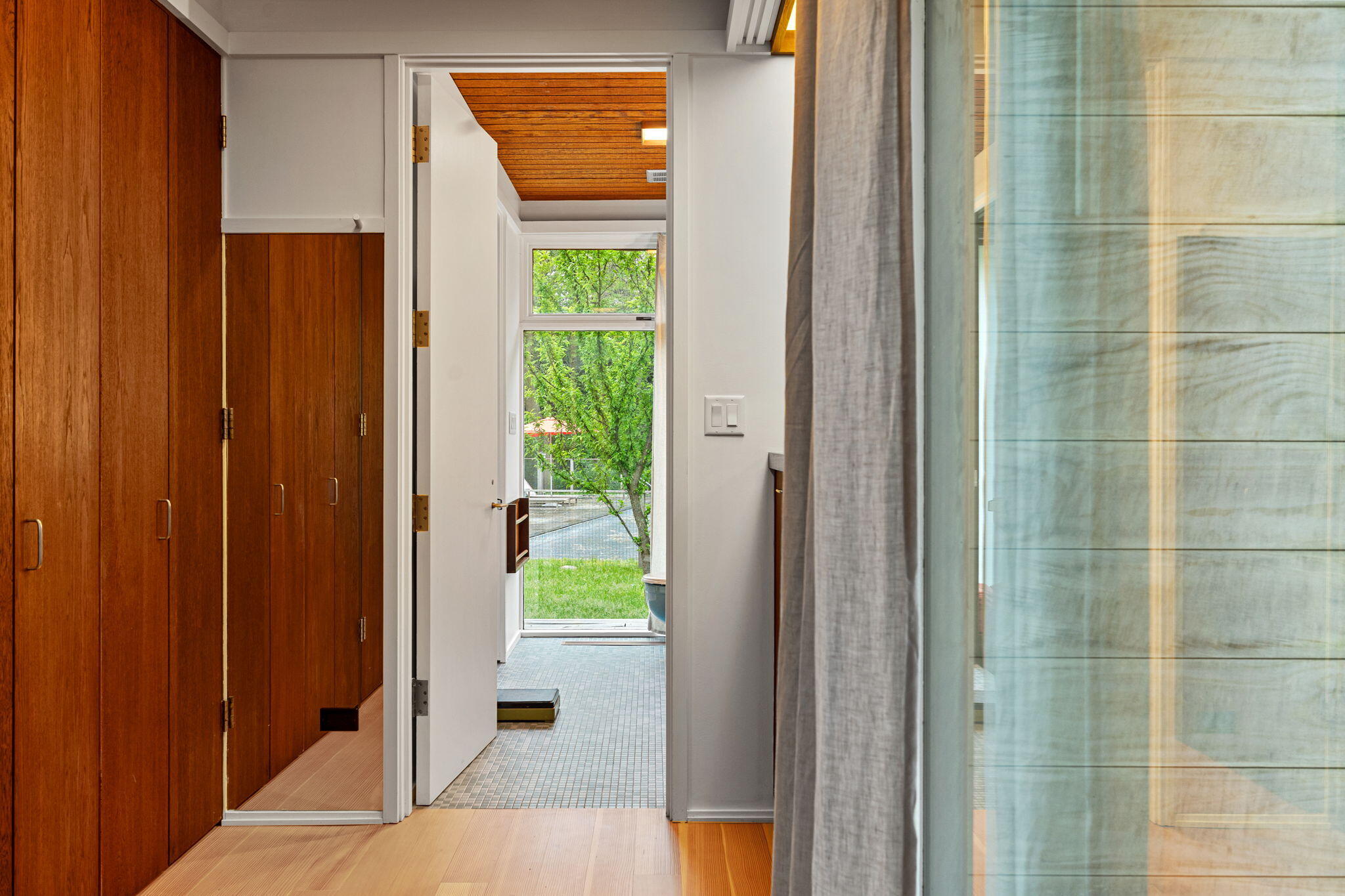 1600 Rocky Gap Road Benton Harbor, MI 49022 - Photo 23 of 42 27-Primary Bath Suite