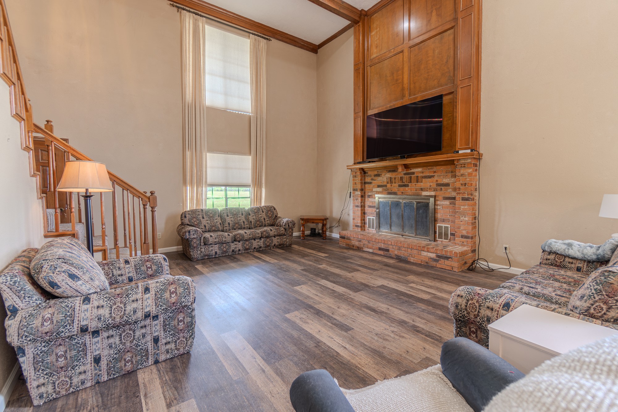 2745 Holub Road Schulenburg, TX 78956 - Photo 27 of 40 a living room with furniture and a flat screen tv