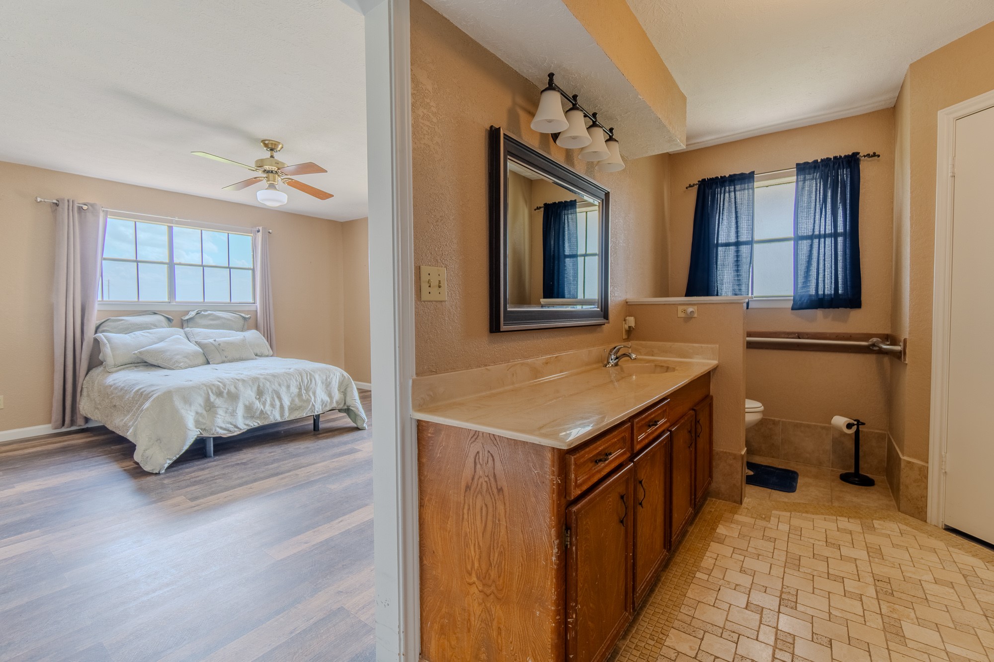 2745 Holub Road Schulenburg, TX 78956 - Photo 32 of 40 a bathroom with a sink a toilet and shower