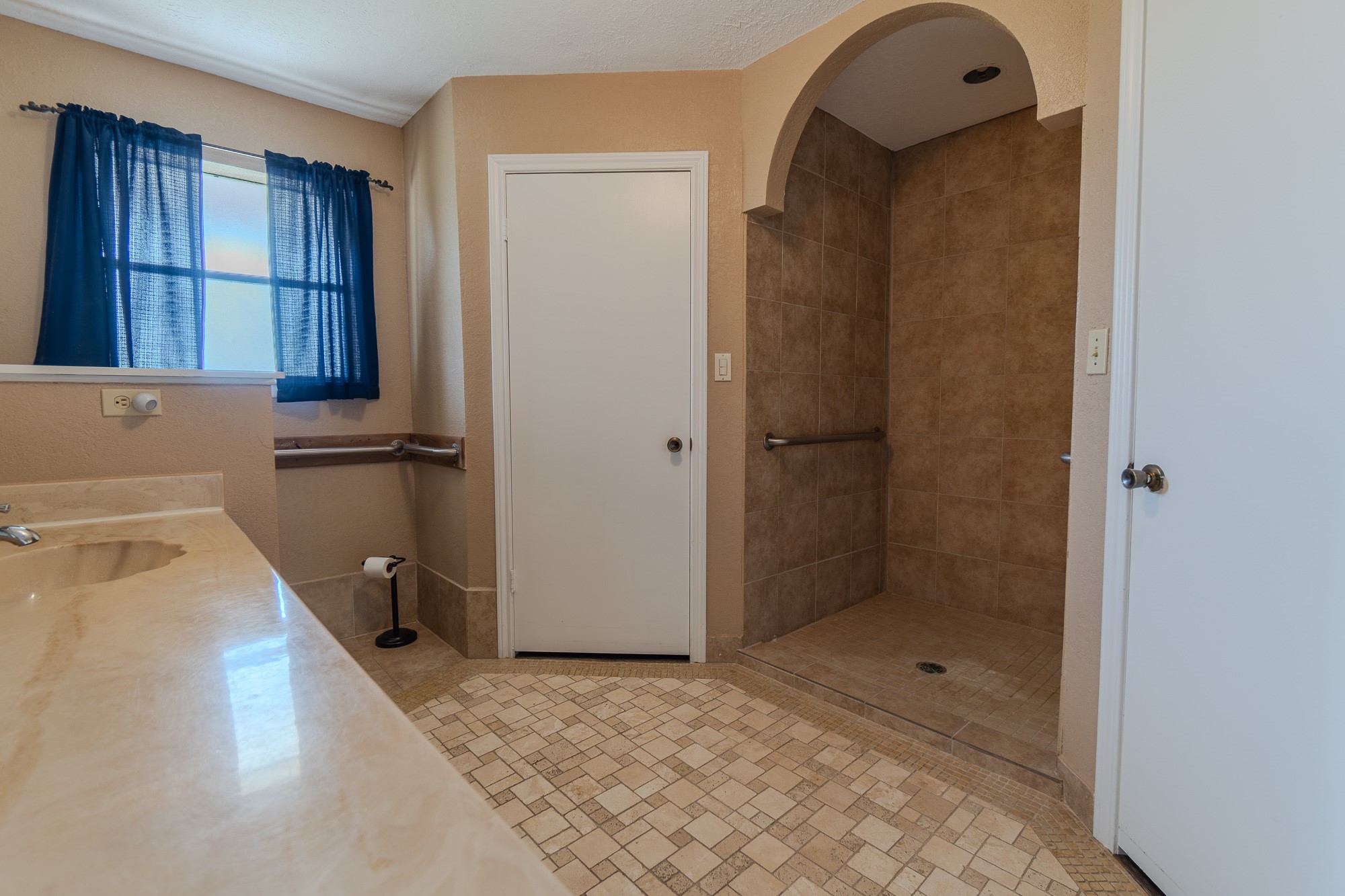 2745 Holub Road Schulenburg, TX 78956 - Photo 37 of 40 a bathroom with a sink a toilet and shower