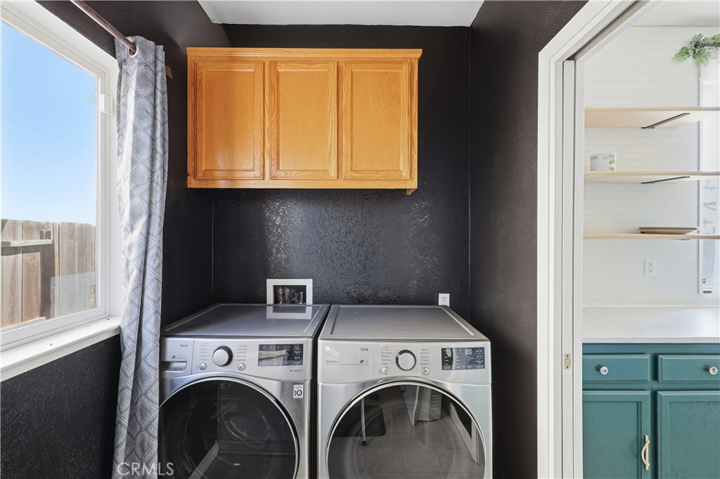 84 Jack Court Merced, CA 95341 - Photo 15 of 34 a utility room with dryer and washer