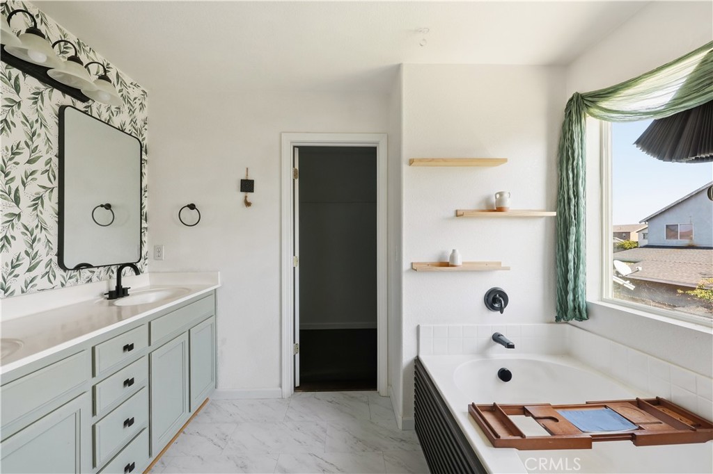 84 Jack Court Merced, CA 95341 - Photo 19 of 34 a bathroom with a tub sink and mirror