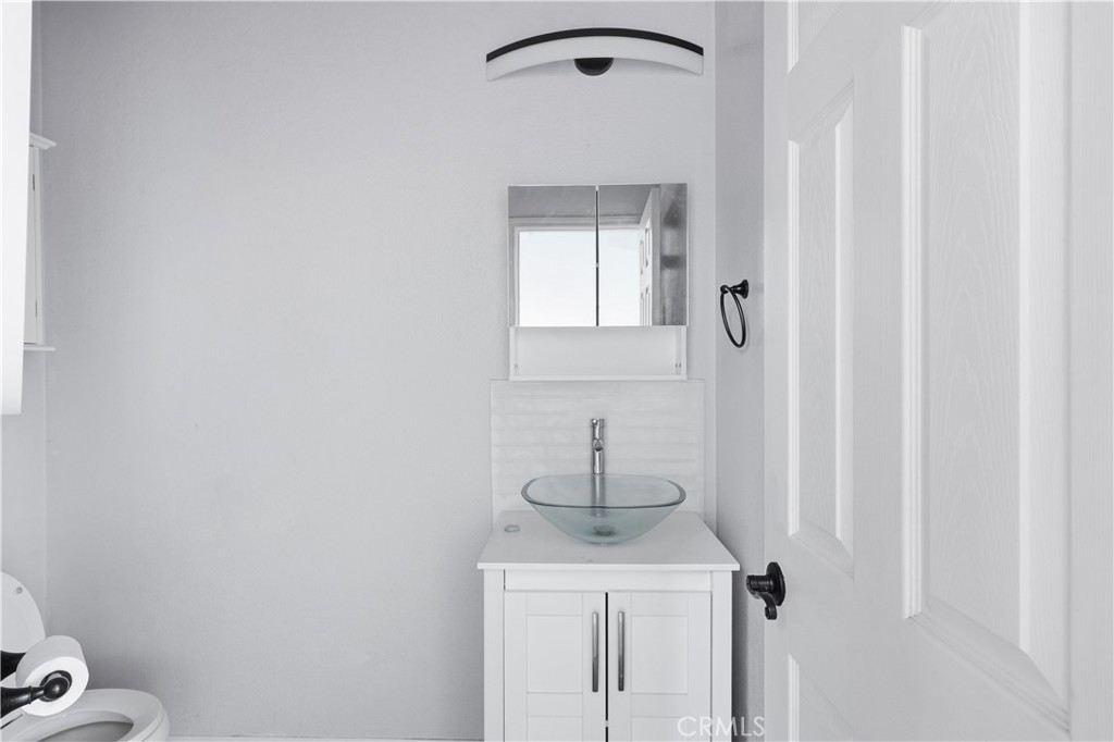 84 Jack Court Merced, CA 95341 - Photo 8 of 34 a bathroom with a sink a toilet and vanity