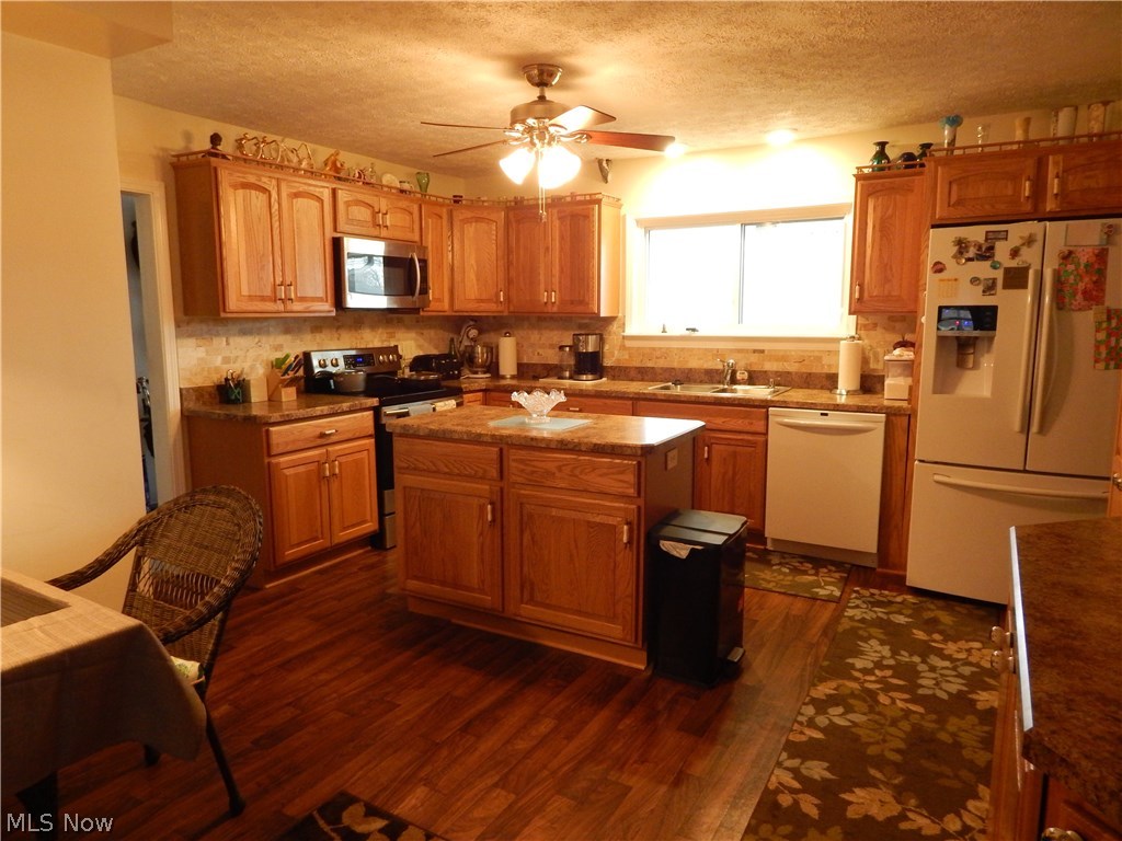 1209 Root Road Lorain, OH 44052 - Photo 6 of 35