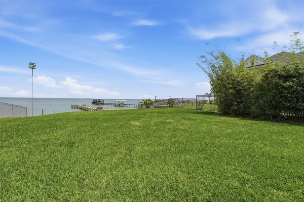 $1,279,000 | 4019 Bayshore Drive, Bacliff, TX 77518