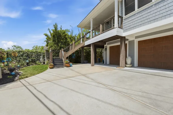 $1,279,000 | 4019 Bayshore Drive, Bacliff, TX 77518