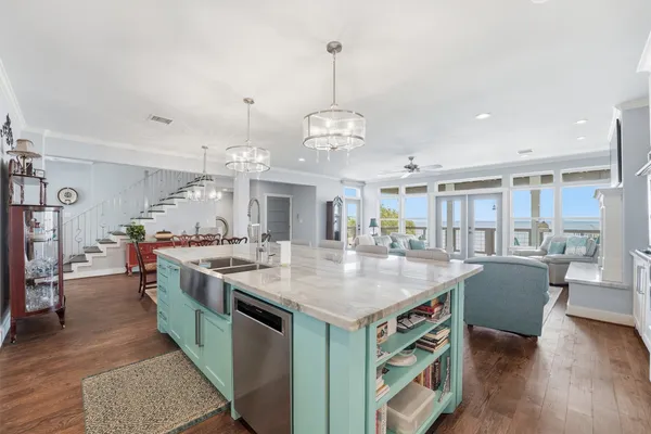 $1,279,000 | 4019 Bayshore Drive, Bacliff, TX 77518