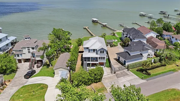 $1,279,000 | 4019 Bayshore Drive, Bacliff, TX 77518