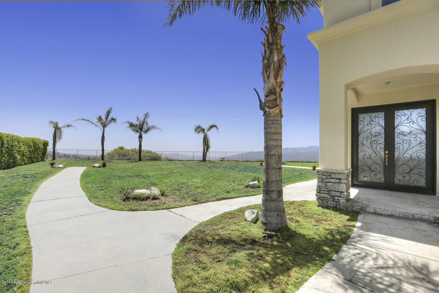 3816 Sky View Lane Glendale, CA 91214 - Photo 4 of 59 04