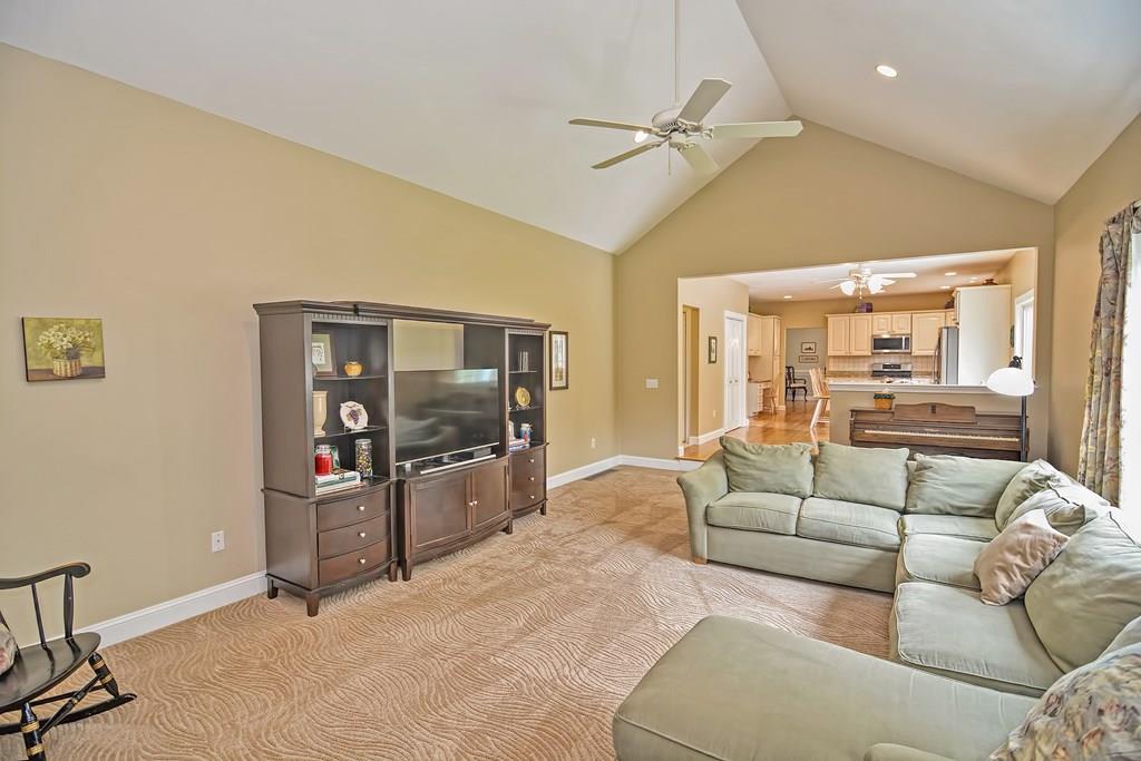 16 Noreen Road Mansfield, MA 02048 - Photo 10 of 41 Gallery Image 10