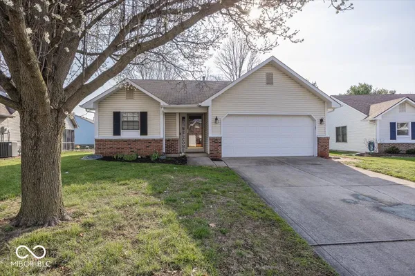 $300,000 | 14741 Village Park E Drive, Carmel, IN 46033