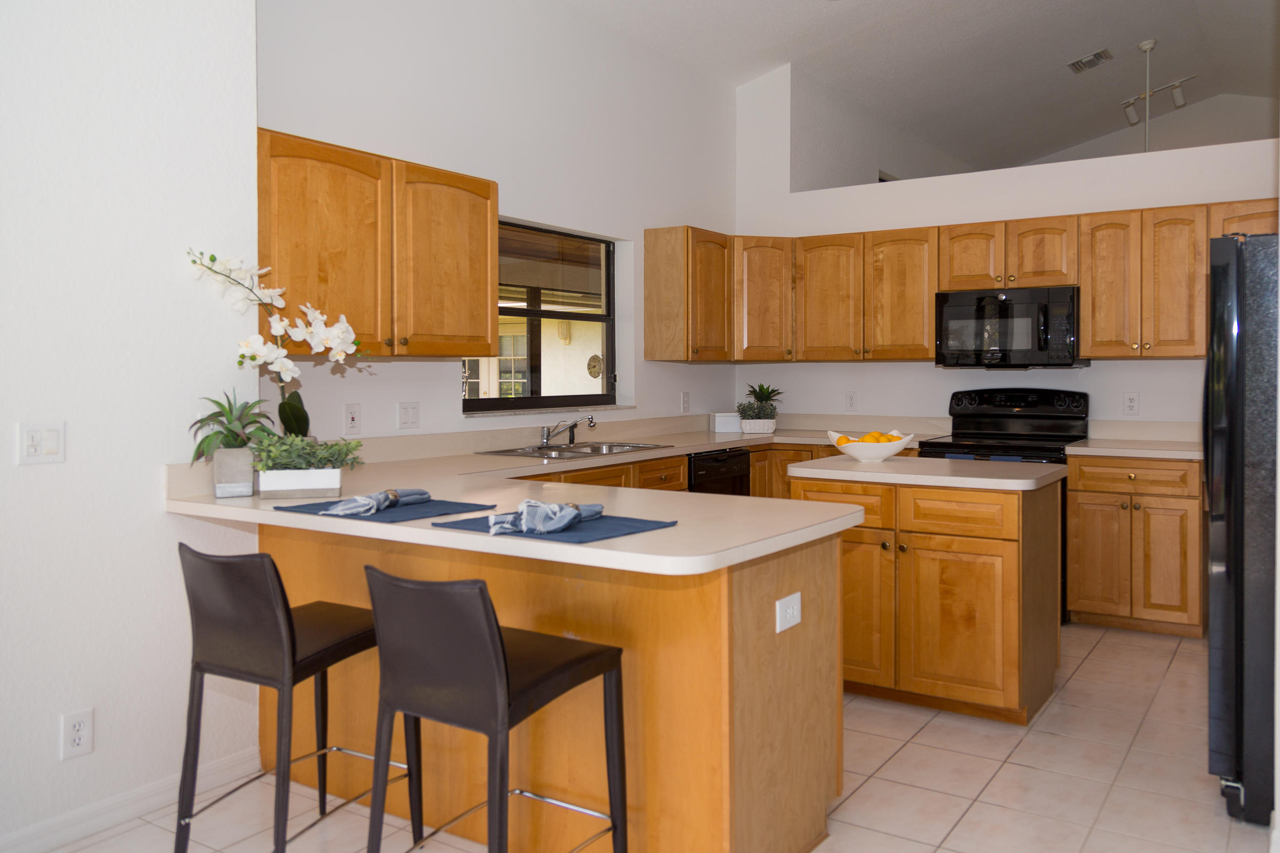 2330 Rabbit Hollowe Circle Delray Beach, FL 33445 - Photo 20 of 39 Kitchen