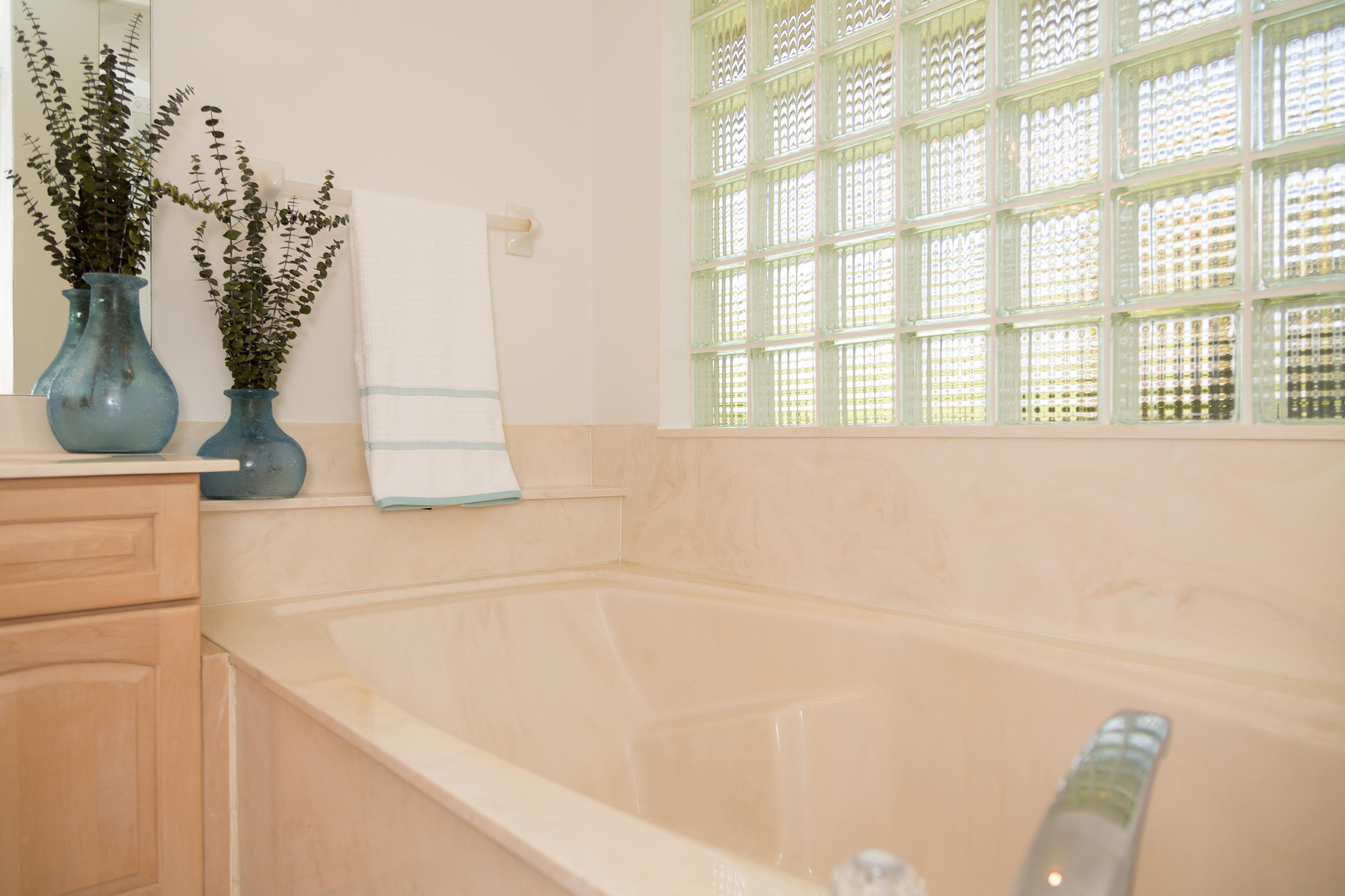 2330 Rabbit Hollowe Circle Delray Beach, FL 33445 - Photo 28 of 39 Master with separate tub!