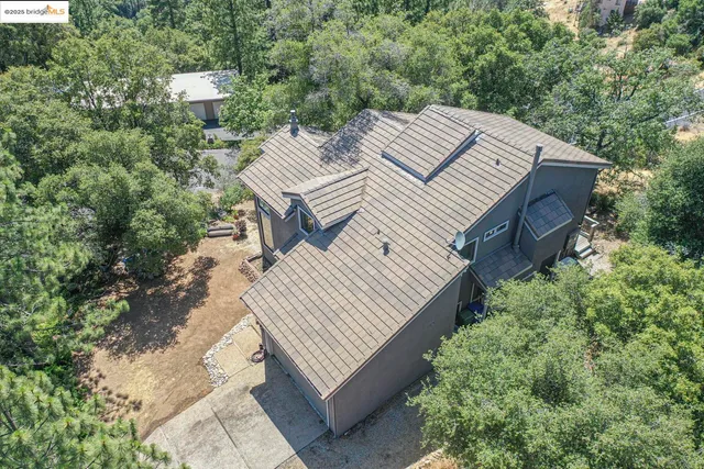 a view of a roof deck with wooden floor and fence