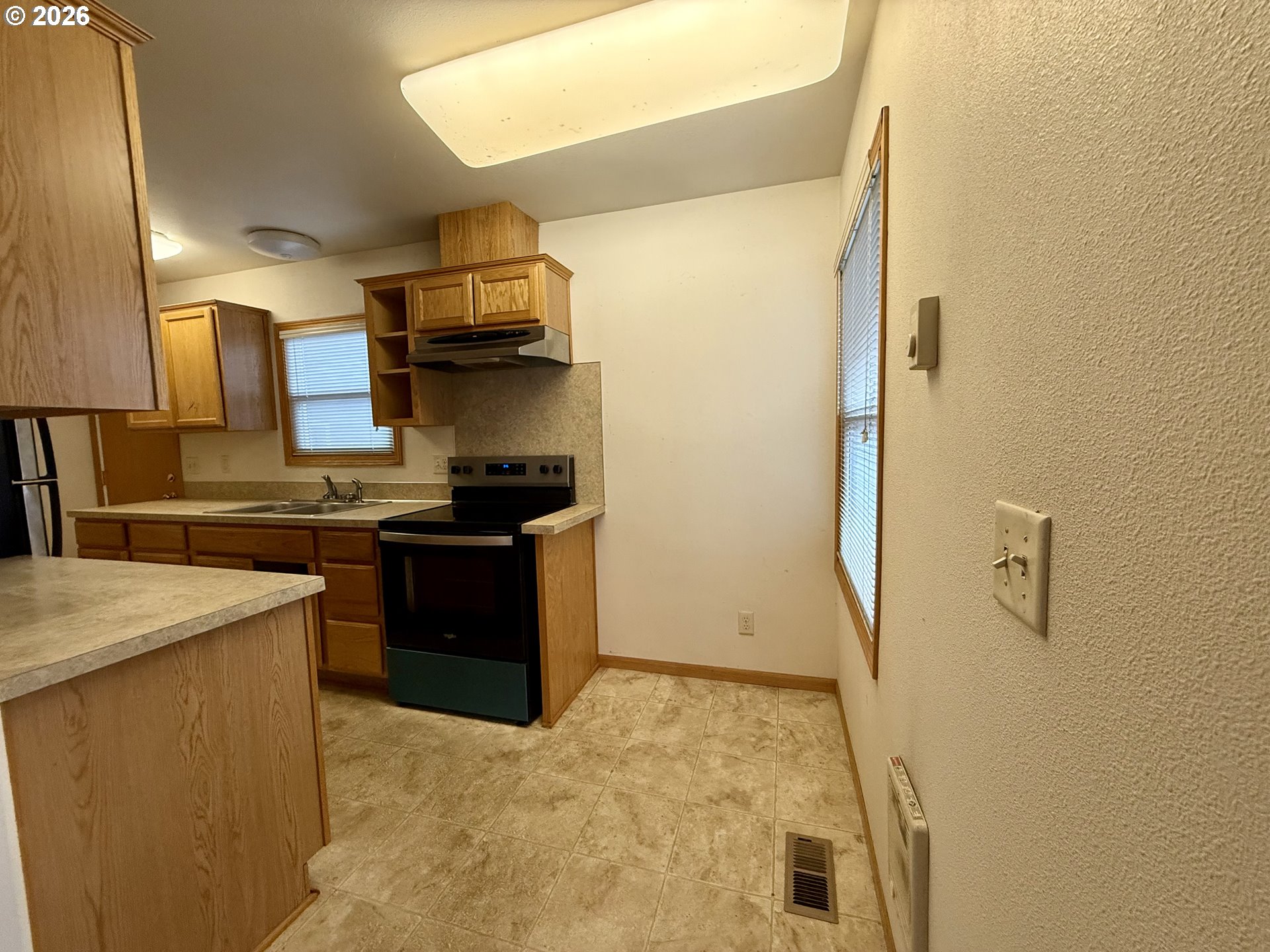 1664 Main Street Springfield, OR 97477 - Photo 8 of 17 Dining Area