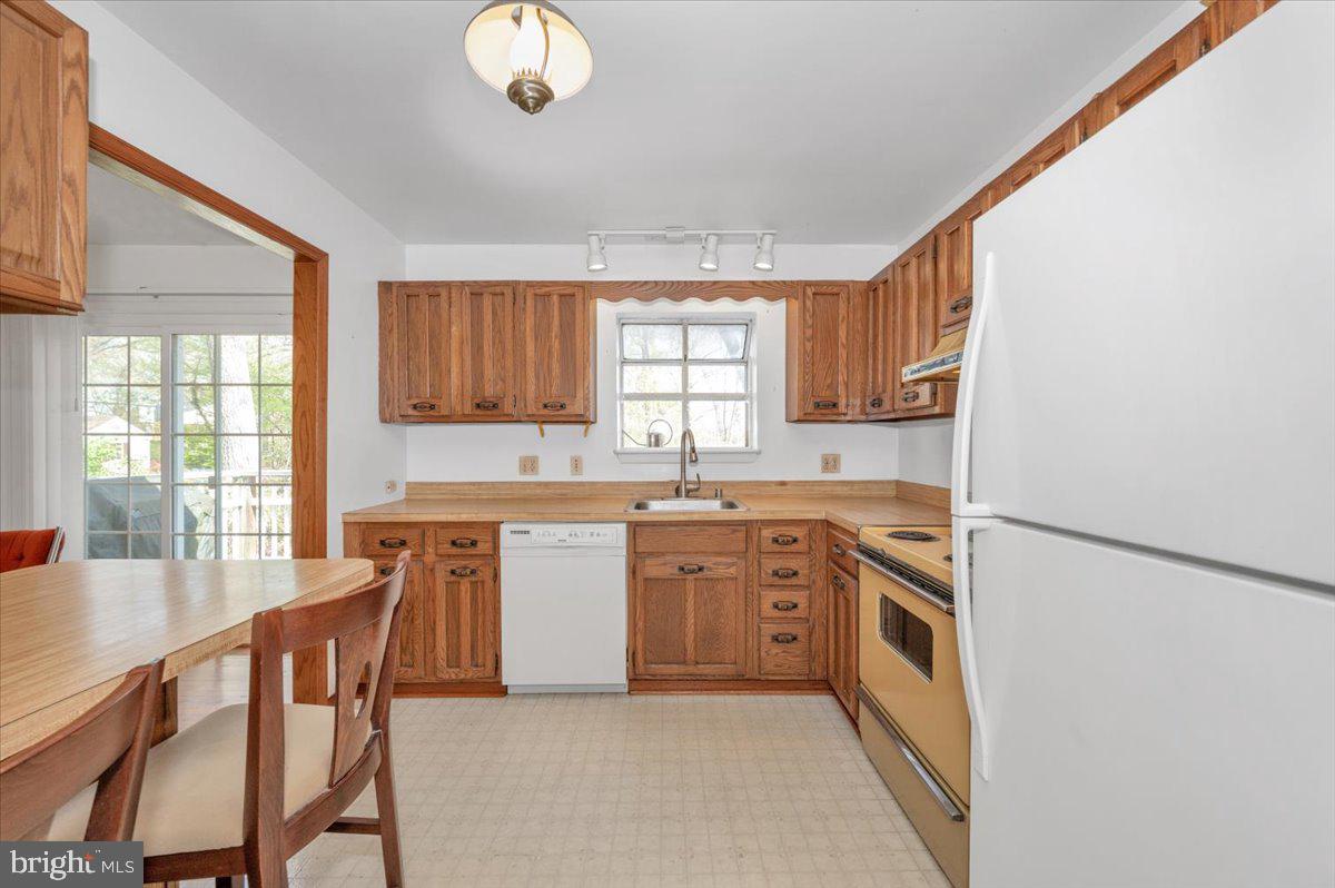 1300 Holliben Road Severna Park, MD 21146 - Photo 18 of 69 a kitchen with stainless steel appliances granite countertop a stove a sink dishwasher and a refrigerator with wooden floor