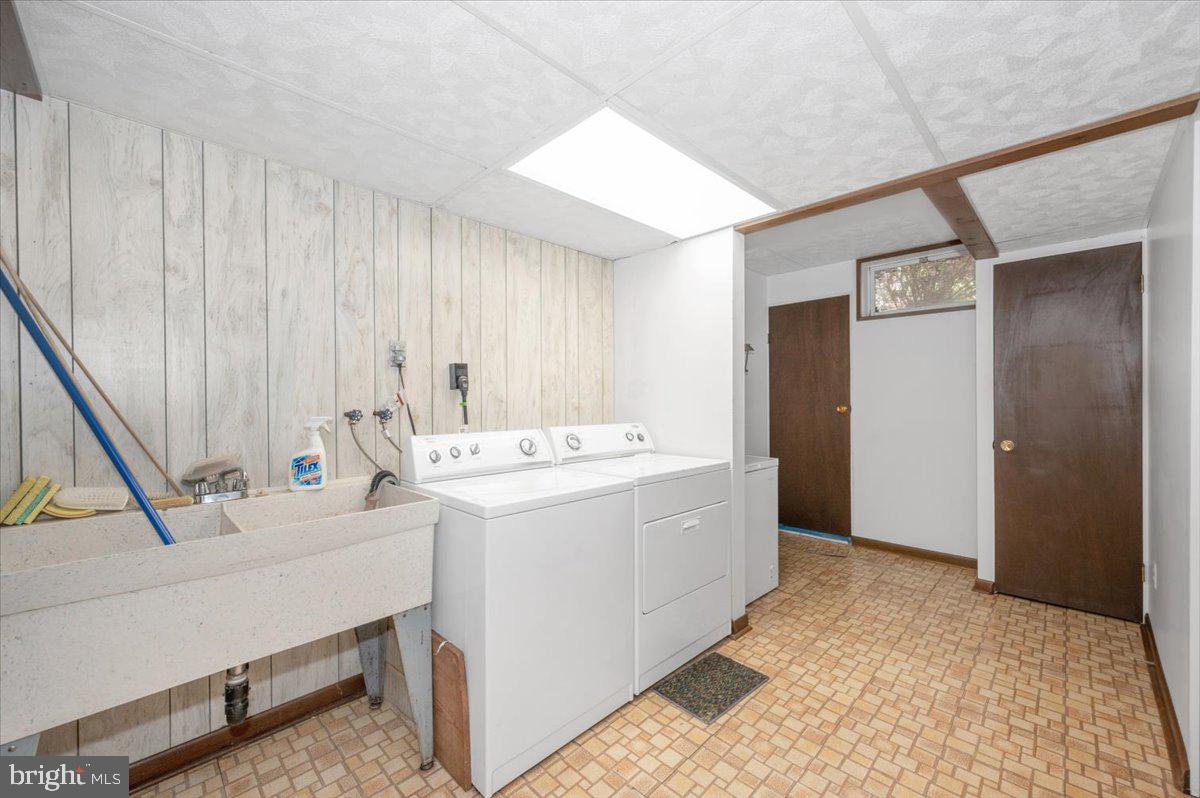 1300 Holliben Road Severna Park, MD 21146 - Photo 46 of 69 a view of utility room with washer and dryer