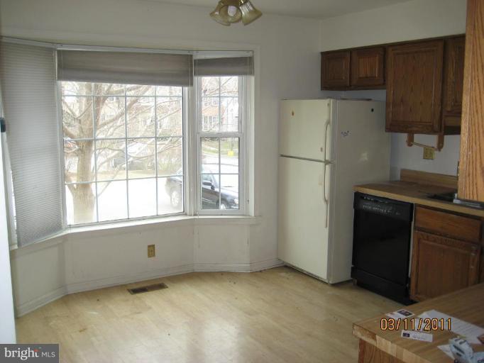 11927 Sentinel Point Court Reston, VA 20191 - Photo 8 of 10 Kitchen