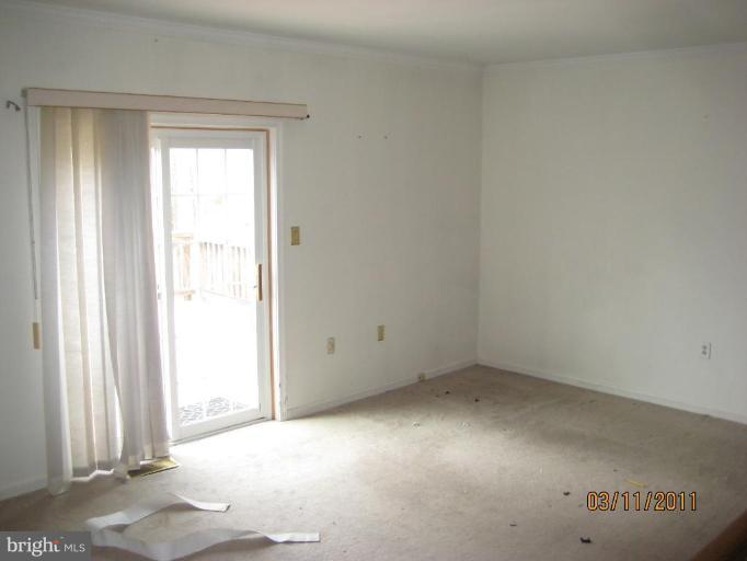 11927 Sentinel Point Court Reston, VA 20191 - Photo 10 of 10 Living Room