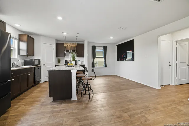 $1,700 | 15562 Crimson Topaz, San Antonio, TX 78253