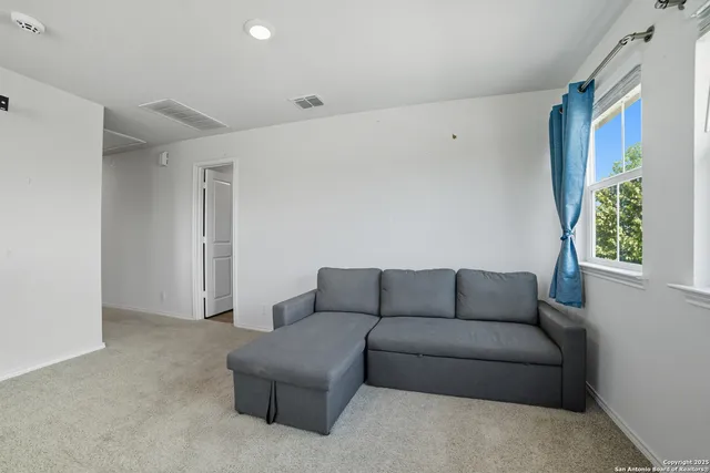 $1,700 | 15562 Crimson Topaz, San Antonio, TX 78253