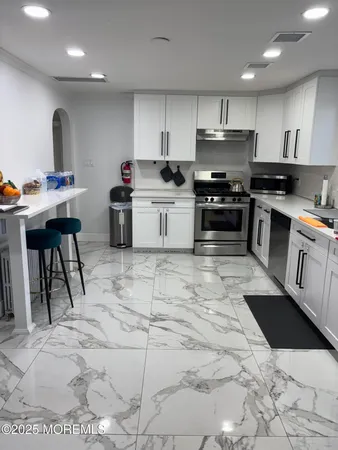 $2,400 | 295 Roosevelt Avenue, Oakhurst, NJ 07755