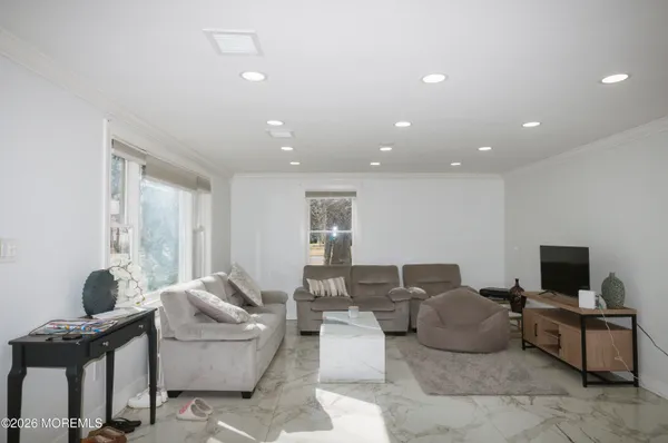 $2,400 | 295 Roosevelt Avenue, Oakhurst, NJ 07755