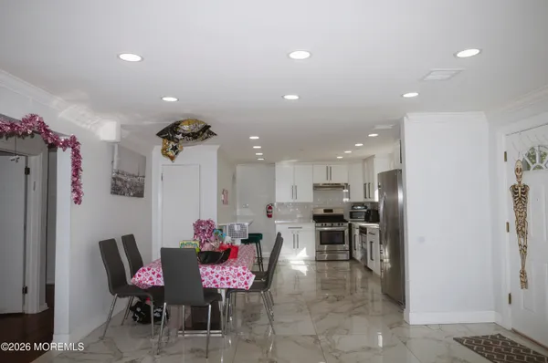 $2,400 | 295 Roosevelt Avenue, Oakhurst, NJ 07755