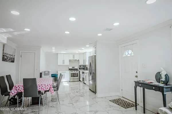$2,400 | 295 Roosevelt Avenue, Oakhurst, NJ 07755
