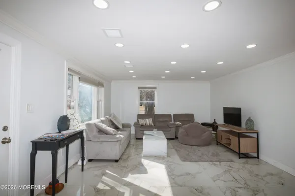 $2,400 | 295 Roosevelt Avenue, Oakhurst, NJ 07755