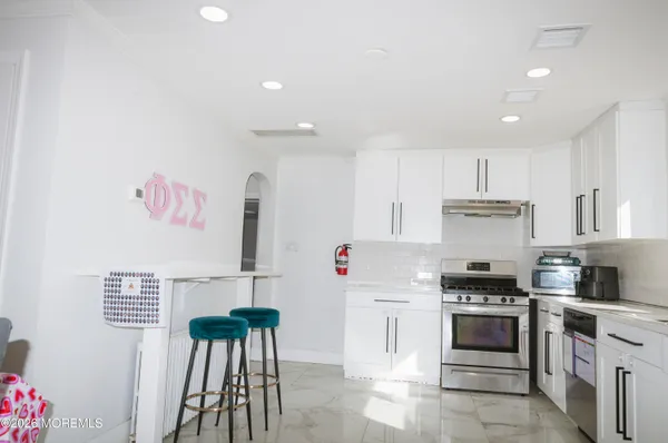 $2,400 | 295 Roosevelt Avenue, Oakhurst, NJ 07755
