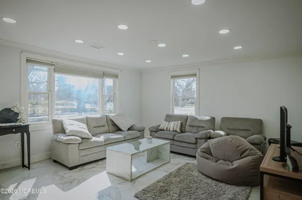 $2,400 | 295 Roosevelt Avenue, Oakhurst, NJ 07755