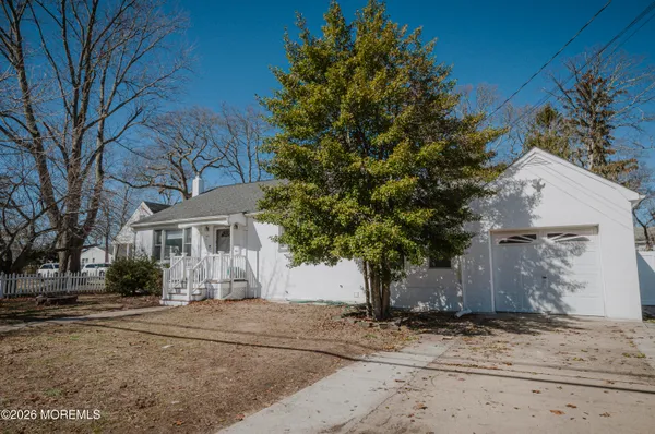$2,400 | 295 Roosevelt Avenue, Oakhurst, NJ 07755
