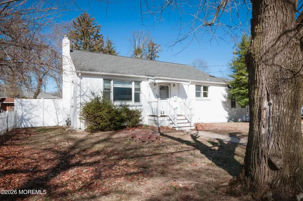 $2,400 | 295 Roosevelt Avenue, Oakhurst, NJ 07755